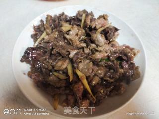 娃娃菜梗炒牛肉的做法步骤：3