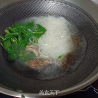 菠菜护心肉螺蛳粉的做法步骤：12