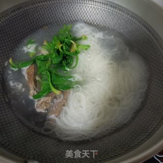 菠菜护心肉螺蛳粉的做法步骤：11