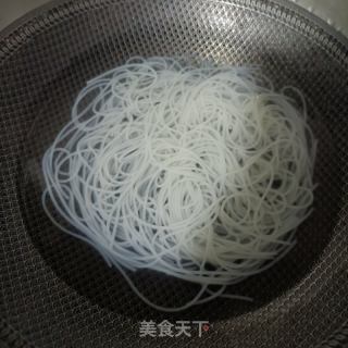 菠菜护心肉螺蛳粉的做法步骤：6