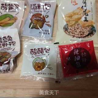 菠菜护心肉螺蛳粉的做法步骤：3
