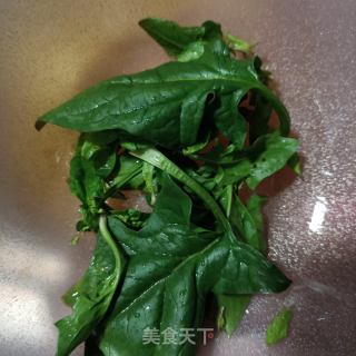 菠菜护心肉螺蛳粉的做法步骤：1