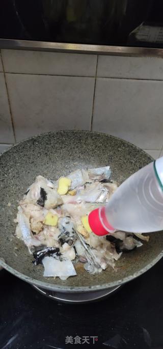 胖鱼头炖木瓜的做法步骤：5