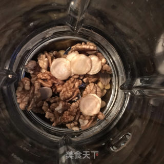 西洋参红枣核桃露的做法步骤：4