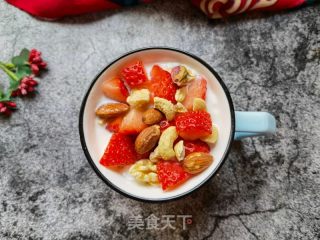 草莓坚果酸奶杯的做法步骤：6