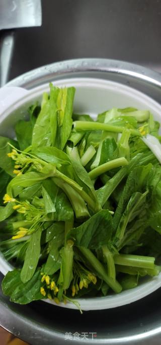 炒菜心的做法步骤：1