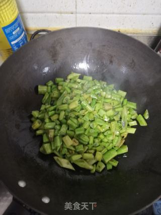 素炒豆角的做法步骤：3