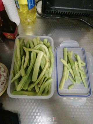素炒豆角的做法步骤：1