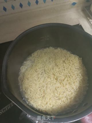 香辣白菜牛肉拉面的做法步骤：1