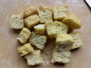 豆腐泡烩生菜的做法步骤：1