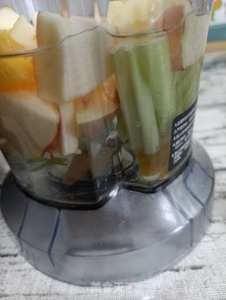 苹果橙子芹菜汁的做法步骤：7