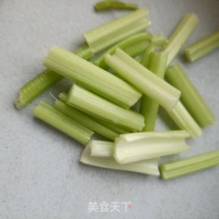 苹果橙子芹菜汁的做法步骤：2
