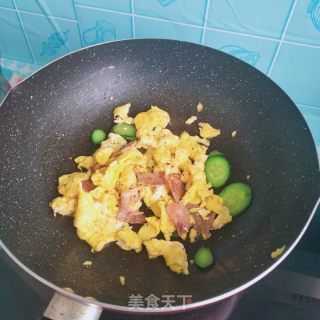 培根黄瓜炒鸡蛋的做法步骤：10