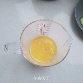 培根黄瓜炒鸡蛋的做法步骤：5