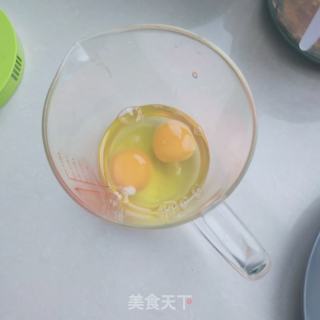 培根黄瓜炒鸡蛋的做法步骤：2