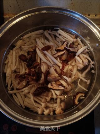 香菇白玉菇炒肉片的做法步骤：5