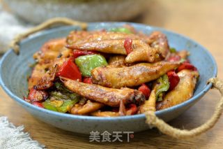 辣椒炒鸡翅尖的做法步骤：9