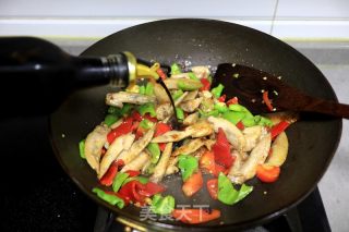 辣椒炒鸡翅尖的做法步骤：7