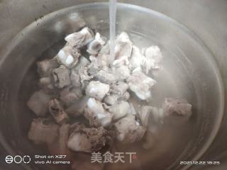 排骨莲藕汤的做法步骤：3