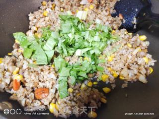 肉丁玉米莲藕炒饭的做法步骤：8
