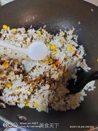肉丁玉米莲藕炒饭的做法步骤：7