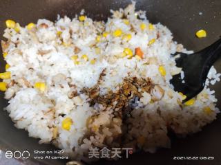 肉丁玉米莲藕炒饭的做法步骤：6