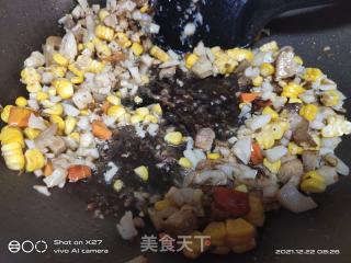肉丁玉米莲藕炒饭的做法步骤：4