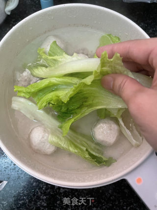 肉沫鱼丸生菜滚汤的做法步骤：6