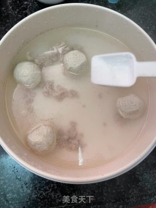 肉沫鱼丸生菜滚汤的做法步骤：5