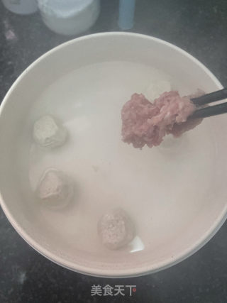 肉沫鱼丸生菜滚汤的做法步骤：4