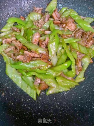 尖椒炒卤肉的做法步骤：7