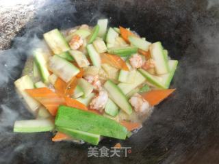 西葫芦炒虾仁的做法步骤：9