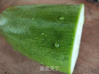 西葫芦炒虾仁的做法步骤：1