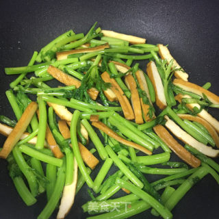 香干炒茼蒿的做法步骤：4