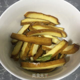 香干炒茼蒿的做法步骤：2