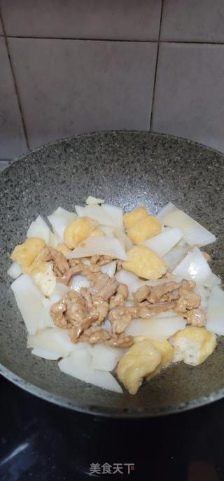 肉片油豆腐烧白萝卜的做法步骤：10