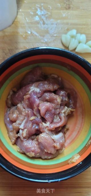 肉片油豆腐烧白萝卜的做法步骤：2