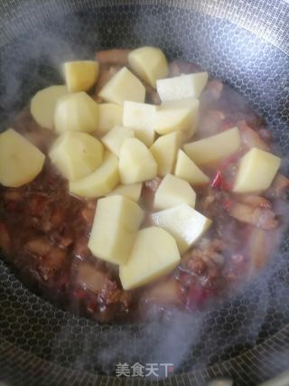 土豆烧肉的做法步骤：4