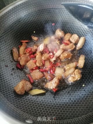 土豆烧肉的做法步骤：2