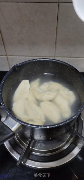 甜笋芹菜鲜肉水饺的做法步骤：11