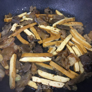 香干炒牛筋的做法步骤：5