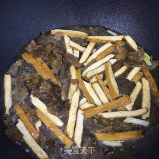 香干炒牛筋的做法步骤：4