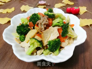西兰花冬笋豆干炒肉片的做法步骤：10