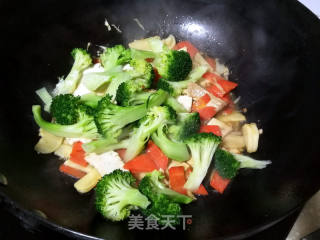 西兰花冬笋豆干炒肉片的做法步骤：8