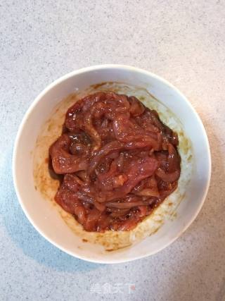 美味下饭蒜薹炒肉丝的做法步骤：1