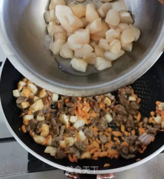 牛肉丸鲜贝炒饭的做法步骤：7