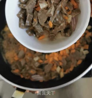 牛肉丸鲜贝炒饭的做法步骤：6