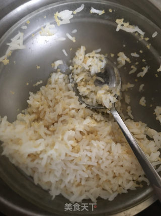 牛肉丸鲜贝炒饭的做法步骤：1