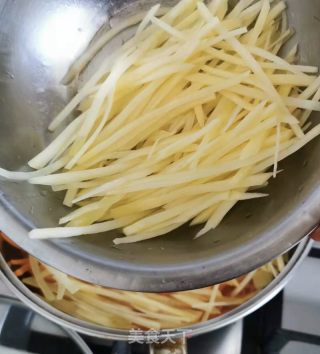 家常炒三色的做法步骤：5