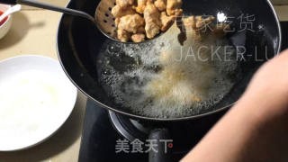 家常糖醋里脊，酸甜可口，色泽金黄诱人，制作简单，孩子最爱。的做法步骤：14